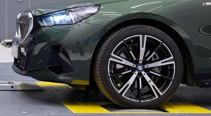 Detaillierte Analyse von Reifen- und Abrollgeräuschen